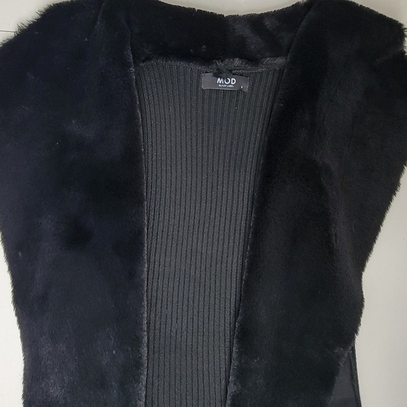 SOLD - MOD Black Faux Fur Suede Open Collared Vest - Picture 4 of 6